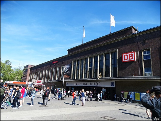 Düsseldorf Central Station -{"city":"Düsseldorf","country":"DE","postal":"40210","state":"NW","street1":"Konrad-Adenauer-Platz 14"} - DEDSFPLSBD-0