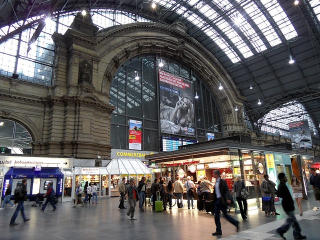 Central Train Station -{"city":"Frankfurt","country":"DE","postal":"60329","state":"HE","street1":"Kaiserstraße 81"} - DEFRTDEDBN-0