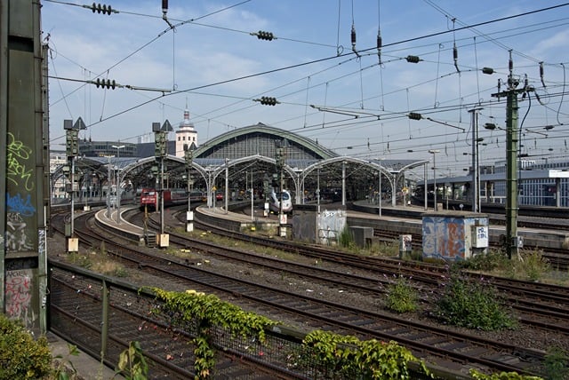 Central Station -{"city":"Cologne","country":"DE","postal":"50667","state":"NW","street1":"Trankgasse 11"} - DEMTEDEFLX6-0