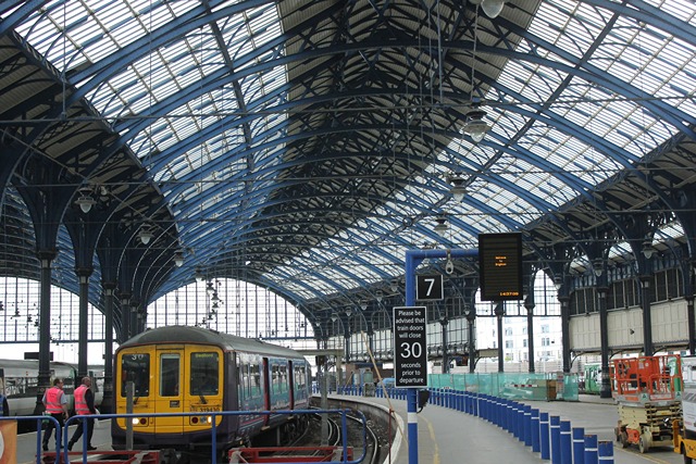 Brighton Station -{"city":"Brighton","country":"GB","postal":"BN1 3XP","state":"BNH","street1":"Queens Rd"} - GBQXTGBREZ-0